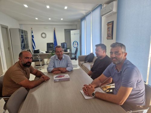 Χορηγία 26 tablets του Ομίλου Δημητρίου Τρυπάκη της ξενοδοχειακής αλυσίδας Golden Hotels & Resorts στα μέλη του Δημοτικού Συμβουλίου Δήμου Χερσονήσου.