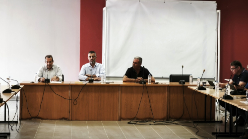 Ομόφωνο «ΟΧΙ» στη δημιουργία δομής μεταναστών στο πρώην ΚΤΕΟ Καρτερού - Μαζική πορεία διαμαρτυρίας