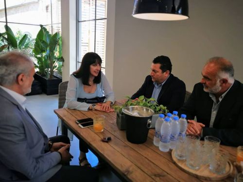 Συνάντηση δημάρχου με την υπουργό Τουρισμού, Έλενα Κουντουρά στη Χερσόνησο