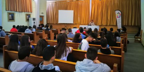 Συζήτηση των μαθητών της Β΄ τάξης ΓΕΛ Γουβών με το δήμαρχο Χερσονήσου για θέματα Τοπικής Αυτοδιοίκησης