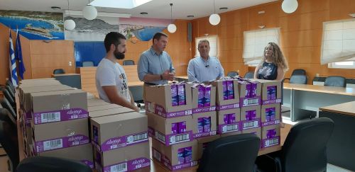 Διανομή ειδών προσωπικής υγιεινής σε παιδιά άπορων οικογενειών