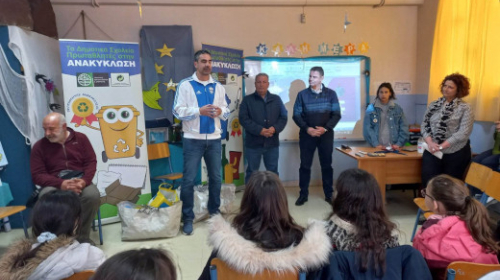 Στο Δημοτικό Σχολείο Γουρνών ο Ολυμπιονίκης Βασίλης Κουρνέτας στο πλαίσιο προγράμματος ευαισθητοποίησης για την ανακύκλωση
